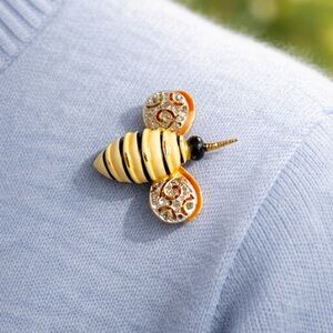 Cute Vintage Bee Brooch | Gold-Tone Enamel Pin